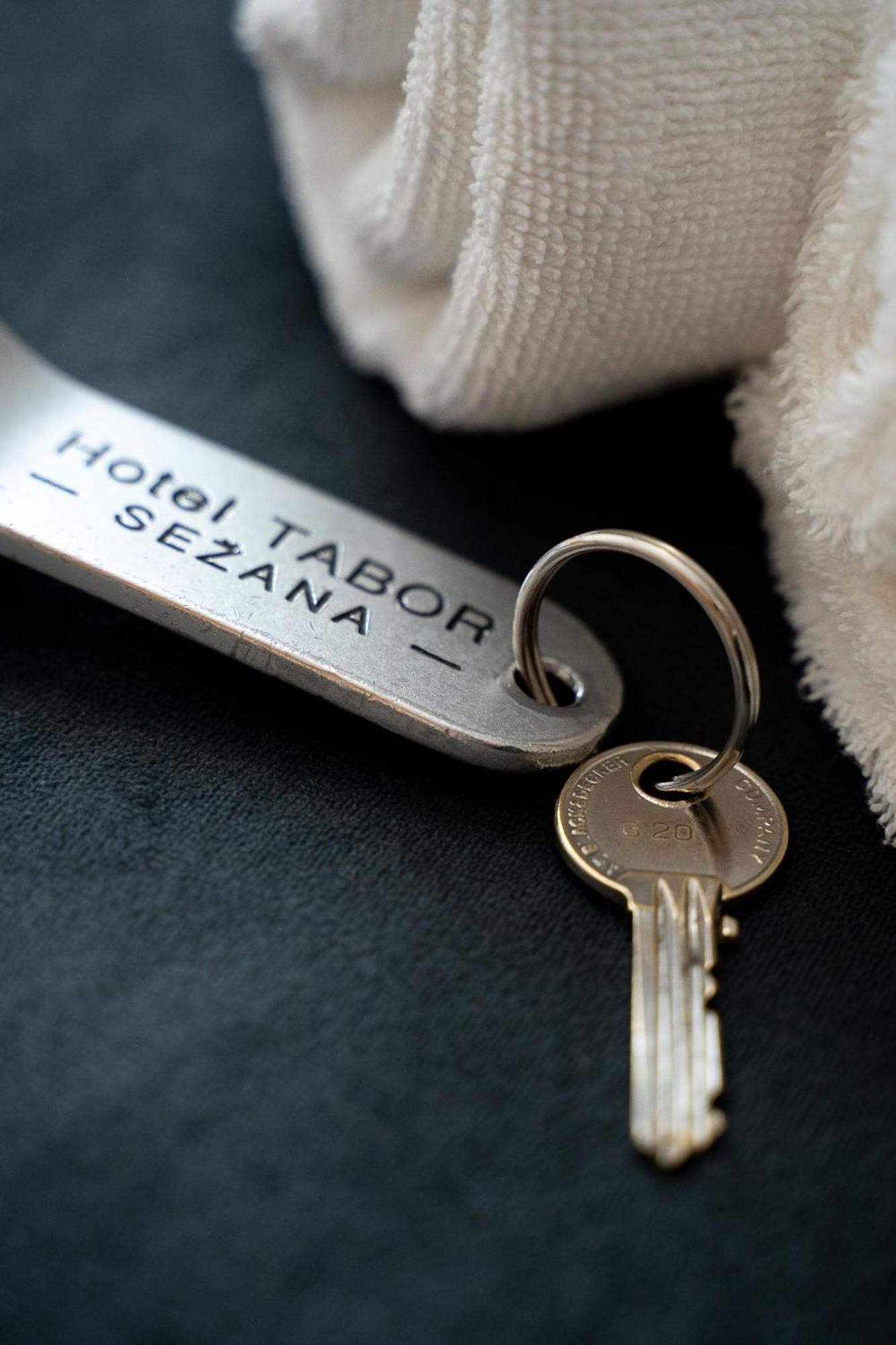 Hotel Tabor Sežana Kültér fotó
