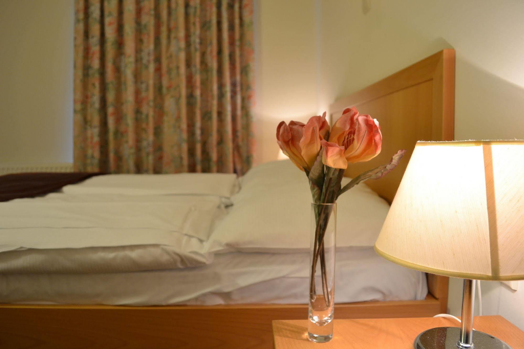 Hotel Tabor Sežana Kültér fotó